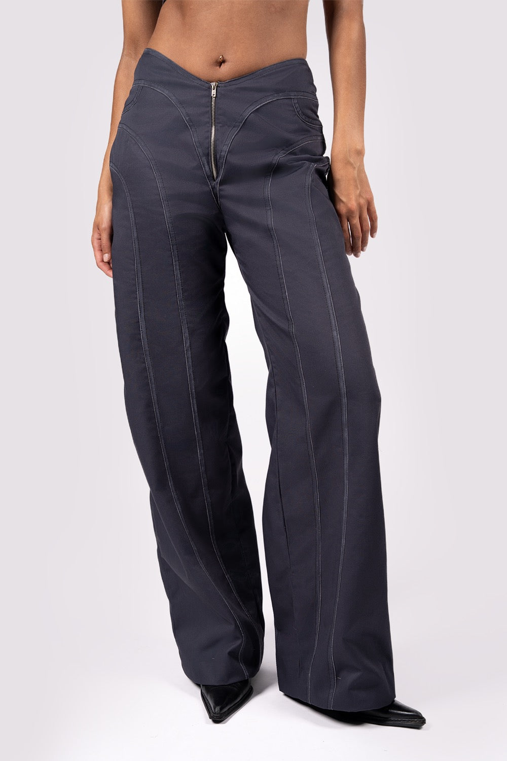 DISTRESSED CURVED WAIST PANTS