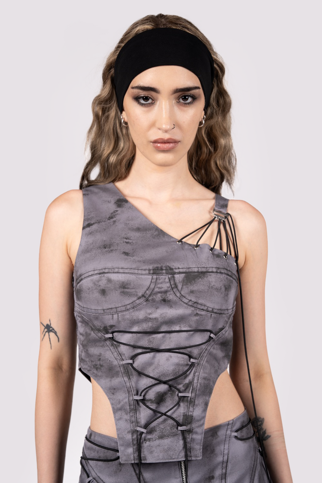 LACED CURVE TOP