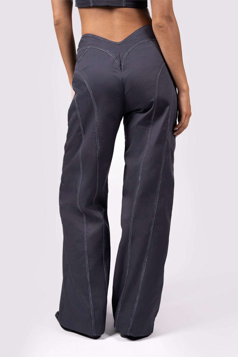 DISTRESSED CURVED WAIST PANTS