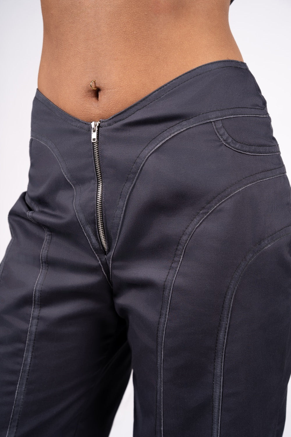 DISTRESSED CURVED WAIST PANTS