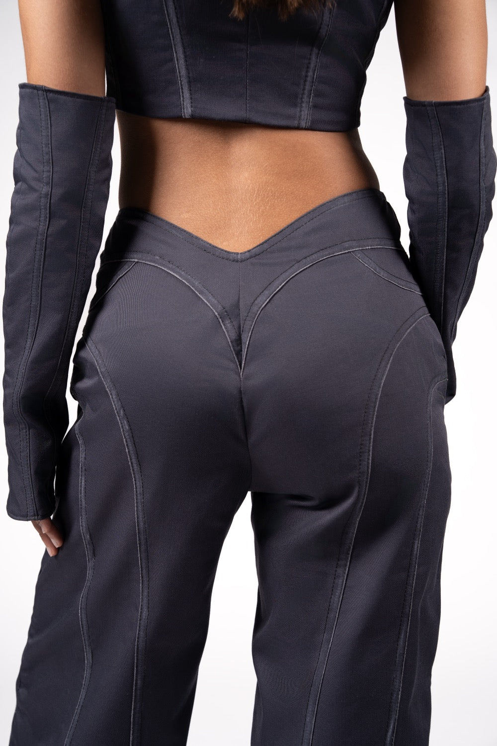 DISTRESSED CURVED WAIST PANTS