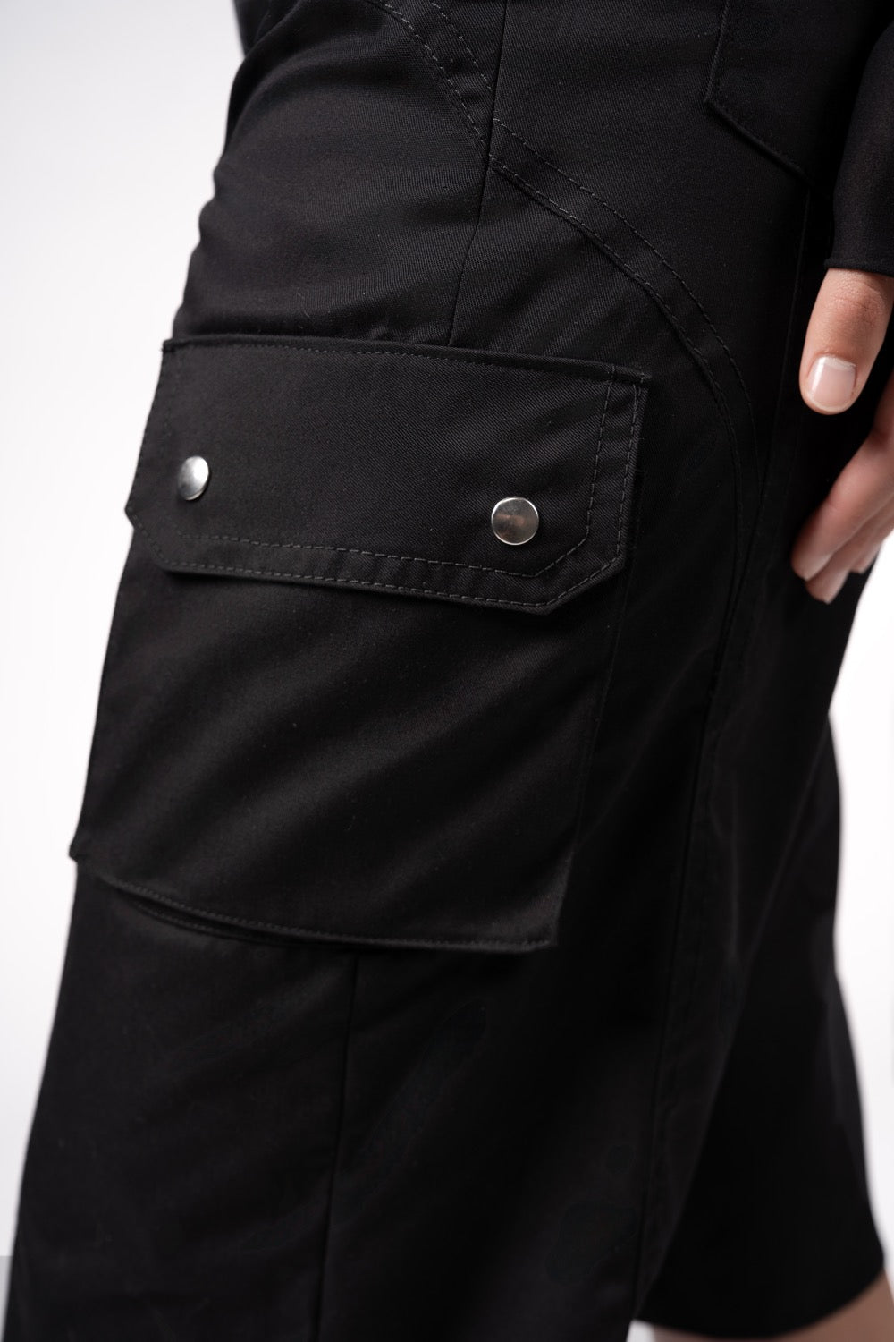 LONG POCKET LINE SHORTS